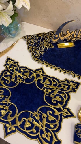 طقم مفارش كحلي بذهبي