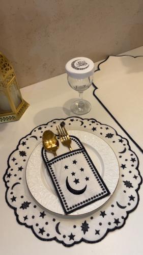 طقم 4 اشخاص