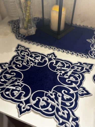طقم مفارش مخمل كحلي بتطريز فضي