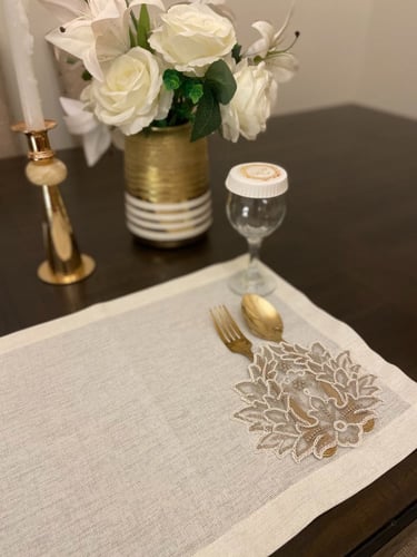 مفرش لطاولات طعام