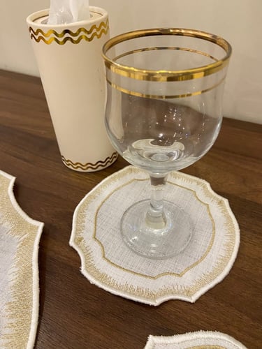 طقم مميز وانيق لطاولات الطعام