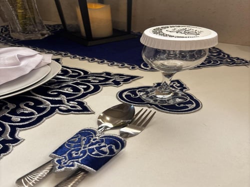 طقم مفارش مخمل كحلي بتطريز فضي