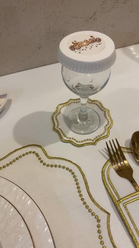 طقم مفارش تطريز ذهبي 6 اشخاص