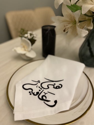 مناديل هني وعافيه. اسود