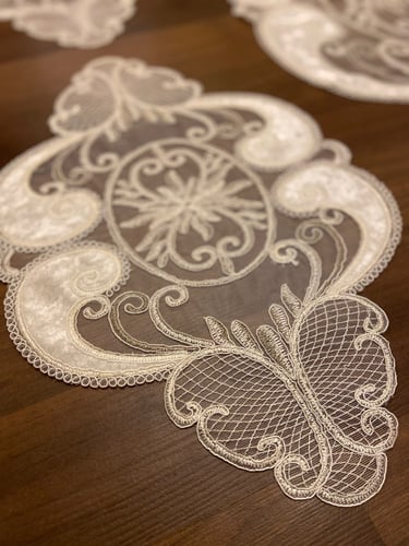 طقم 3قطع مفارش دانتيل رمادي وسكري