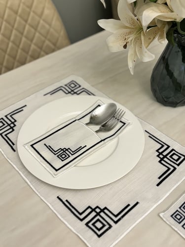 طقم مفرش تطريز لطاوله الطعام