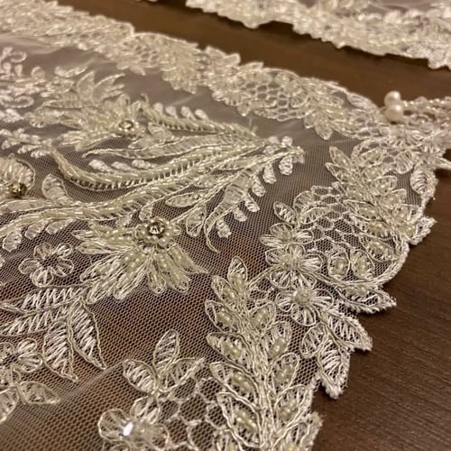 طقم مفارش دانتيل مطرز بالخرز والولو