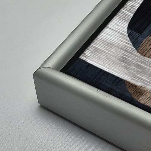 لوحة جدارية اكريليك بتصميم يضم خيوطًا وأشكالًا تدر...