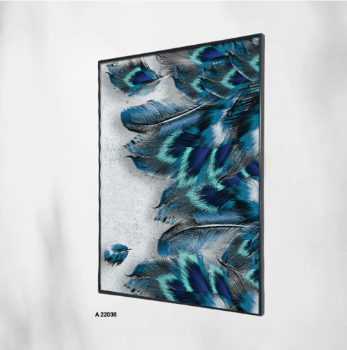 لوحة جدارية أكريليك تصور ريشًا بتدرجات الأزرق والأ...