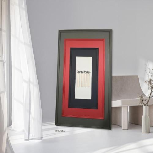 لوحة جدارية فاخرة بتصميم خيول وسلاسل ذهبية بإطارات...