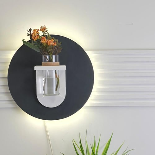 لوحة جدارية خشبية بتصميم انيق مزودة بإضاءة LED ومز...