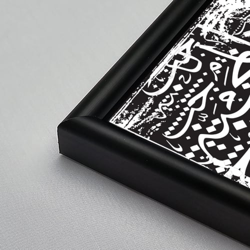 لوحة جدارية أكريليك بتصميم يتضمن حروف وزخارف بخط ع...