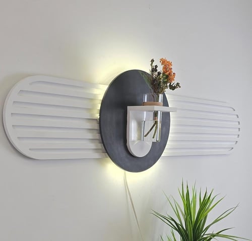 لوحة جدارية خشبية بتصميم انيق مزودة بإضاءة LED ومز...