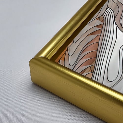 لوحة جدارية اكريليك تتميز بتصميم يضم خطوطًا وتموجا...