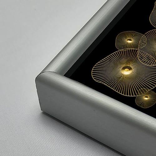 لوحة جدارية أكريليك تصور دوائر بتدرجات الذهبي مع ا...