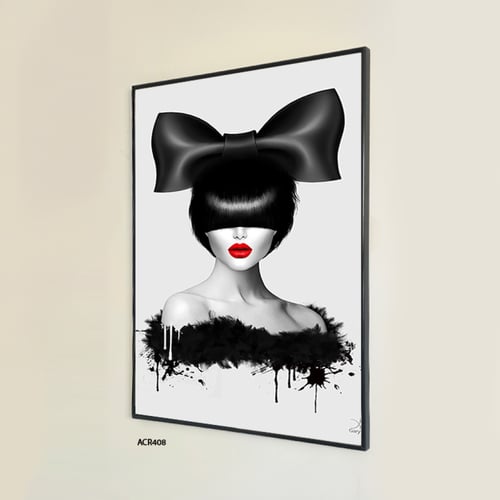 لوحة جدارية تصور سيدة بأسلوب مودرن، بتدرجات من الأ...