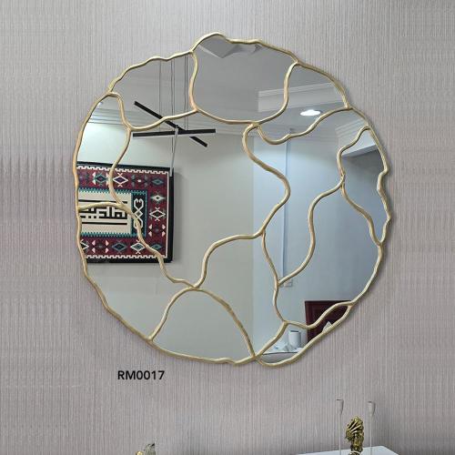 مرايا اطار خشب يقسمها من الداخل