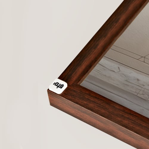 لوحة جدارية كانفس تصور مدخل يطل على حديقة خضراء وم...