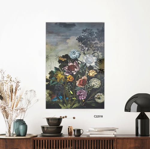 لوحة الجدارية تصور جزءاً من حديقة كثيفة الأزهار وا...