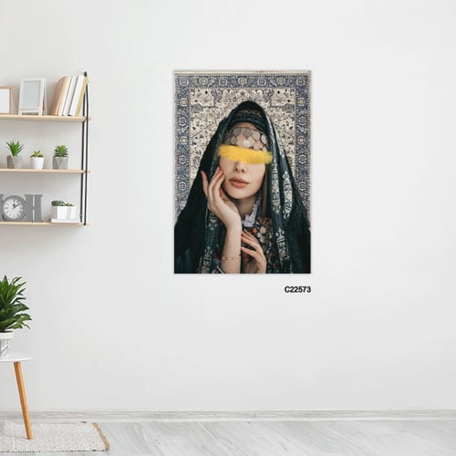 لوحة جدارية كانفس فتاة بخلفية نقوش سجاد بتدرجات ال...