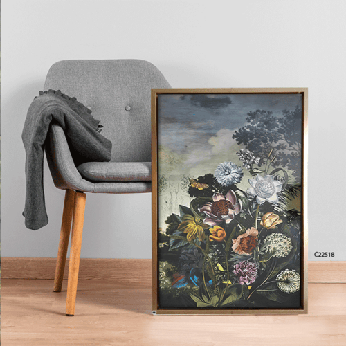 لوحة الجدارية تصور جزءاً من حديقة كثيفة الأزهار وا...