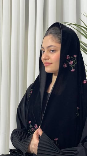 طرحة شتوية مطرزة