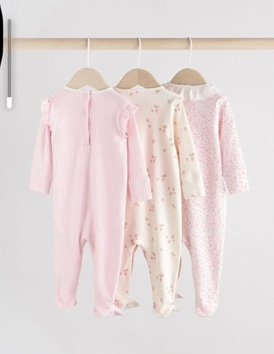 بوكس مواليد بنات فراوله +تعليقه