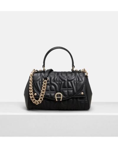 حقيبة aigner