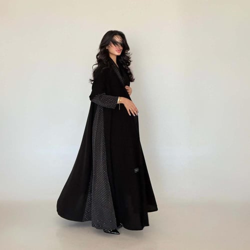 عباية كريب ملكي مع جوانب فصوص