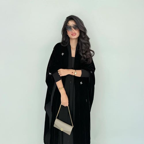 عباية بشت مطرز نجوم مع داخلية كريب