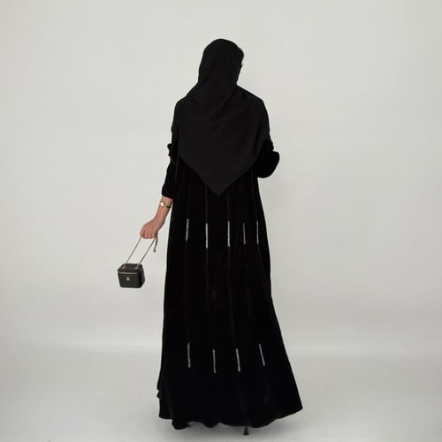 عباية اسود مع تطريز قيطان