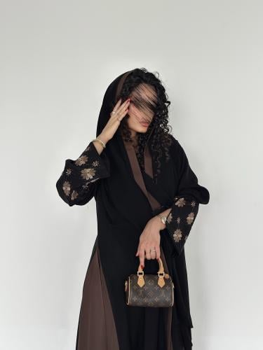 عباية كريب ملكي تطريز مورد وجوانب بني