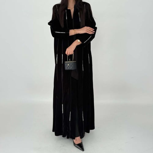 عباية اسود مع تطريز قيطان