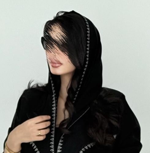 طرحة أسود مع تطريز من الأمام