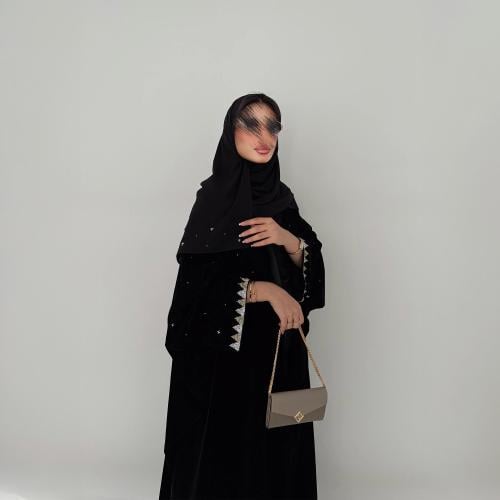 عباية نص بشت مطرز بشك يدوي