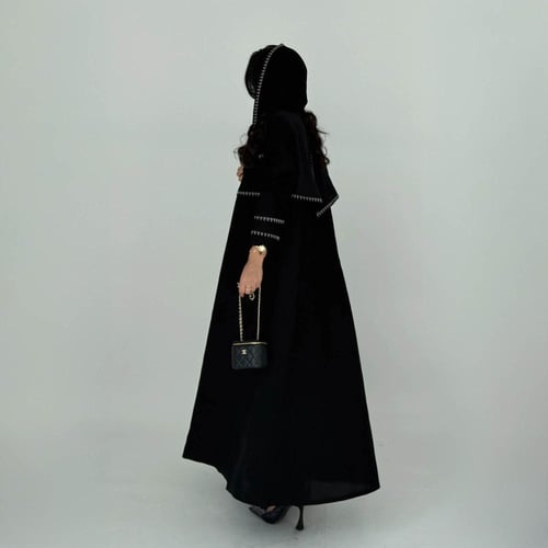 عباية نص كلوش كتان بتطريز مزدوج