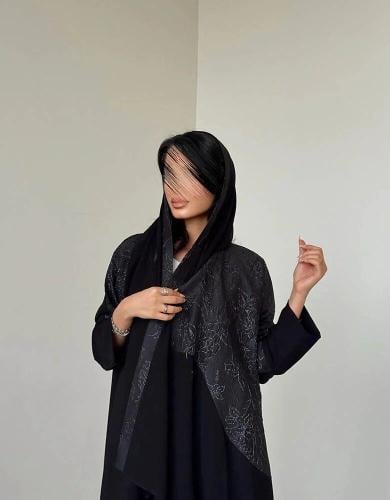 عباية كريب ملكي مع تفته هندي من الأعلى
