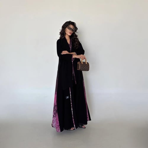 عباية كريب ملكي كلوش مع جوانب وردي