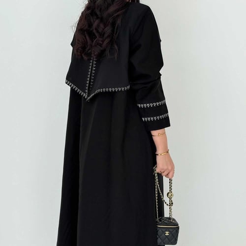 عباية نص كلوش كتان بتطريز مزدوج