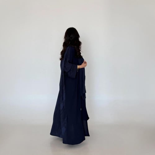 عباية قماش مموج أزرق مع كريب ناعم