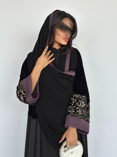 عباية كلوش مخمل مع شانيل لون موف