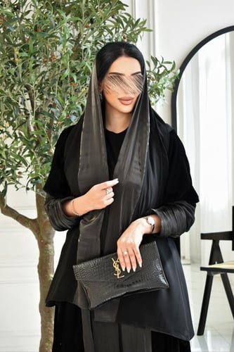 عباية كريب ملكي مع وشاح حرير جازار