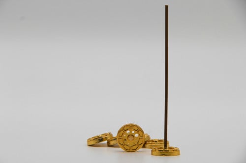 قاعدة لتثبيت اعواد العود