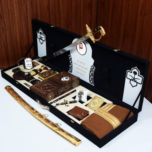 بوكس الشيوخ الملكي الفاخر بتصميم درع مع الهوية الس...