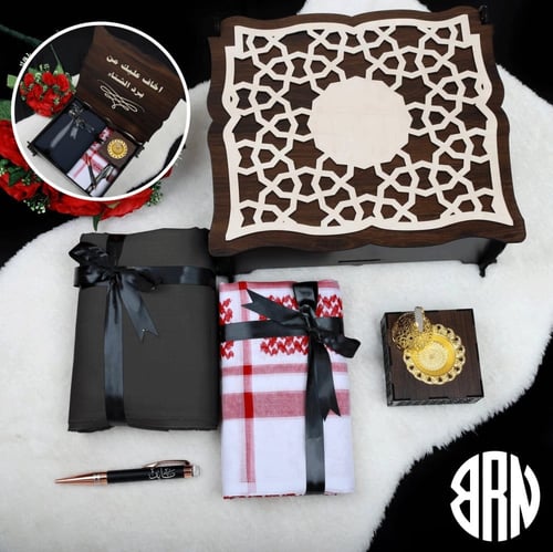 هدايا شتوية بوكس شتوي قماش شماغ بكس خشبي انيق و را...