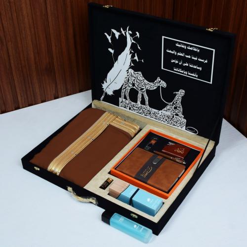بوكس هدية الشيوخ بشت ملكي فاخر بتصميم حسب الطلب لل...