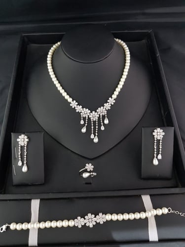 طقم نسائي سهرة لؤلؤ فضي فصوص زركون موديل ZOYA-2443