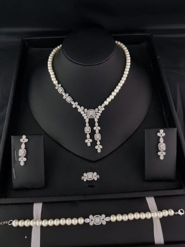 طقم نسائي سهرة لؤلؤ فضي فصوص زركون موديل ZOYA-2443