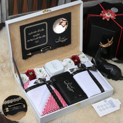 بوكسات هدايا فخمة قماش مع شماغ تصميم راقي حسب الطل...