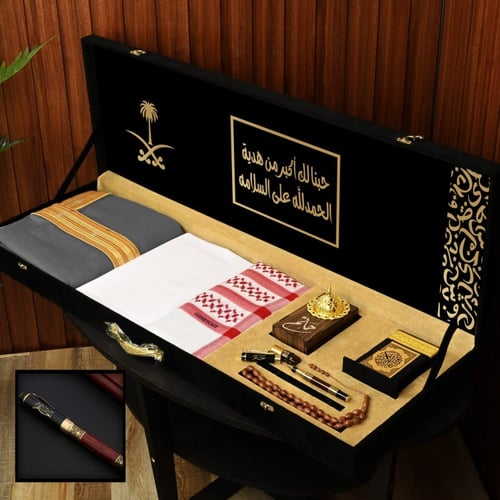 بوكس ملكي وبشت هدايا فخمه لكل المناسبات نحت الاسم...